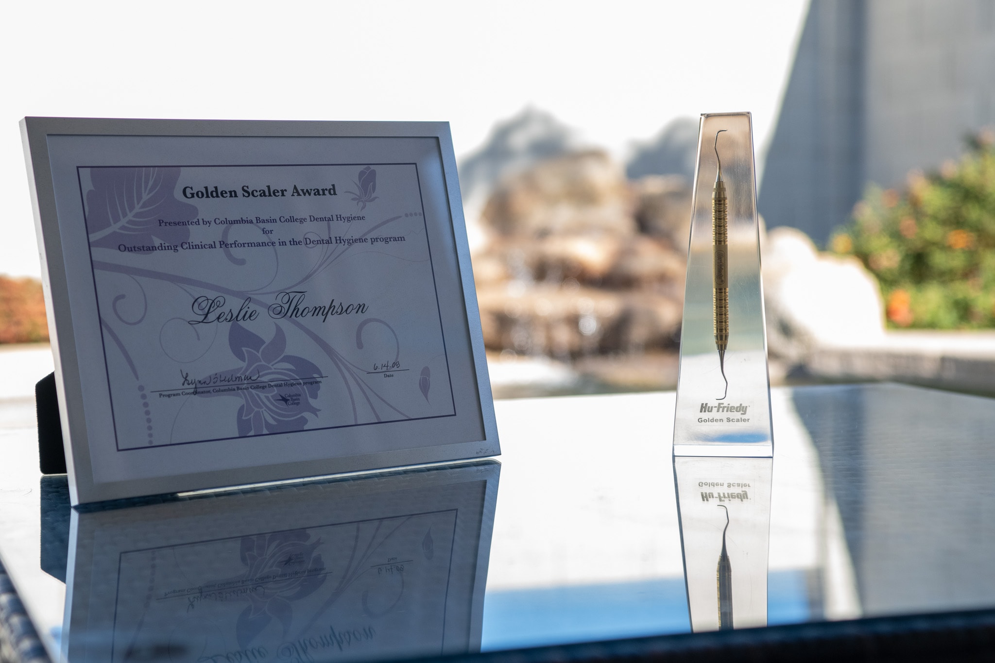 Golden Scaler Award presented to Leslie Thompson for Outstanding Clinical Performance